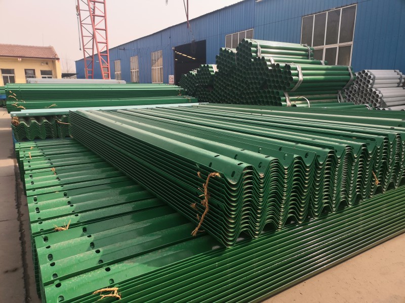 材質(zhì)q235護(hù)欄多少錢(qián)一米_交通安全設(shè)施_安全/防護(hù)_產(chǎn)品_企騰網(wǎng)工廠優(yōu)