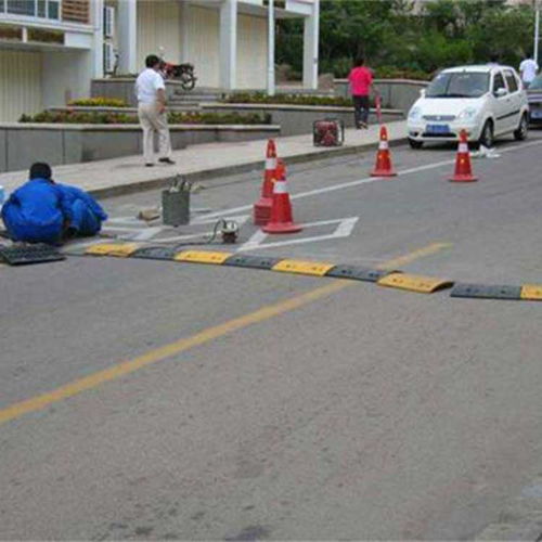 云南爵康交通設施 專業(yè)公路減速帶批發(fā)廠商的卓越服務與質量保障