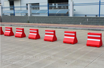 交通設(shè)施 現(xiàn)代都市的動脈與紐帶