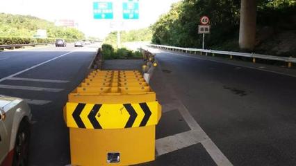 破解長益高速擁堵難題 聚焦交通安全設(shè)施優(yōu)化，暢通區(qū)域發(fā)展動(dòng)脈