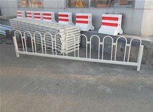 河北路通交通設(shè)施廠 公路護(hù)欄的高清圖鑒與安全守護(hù)